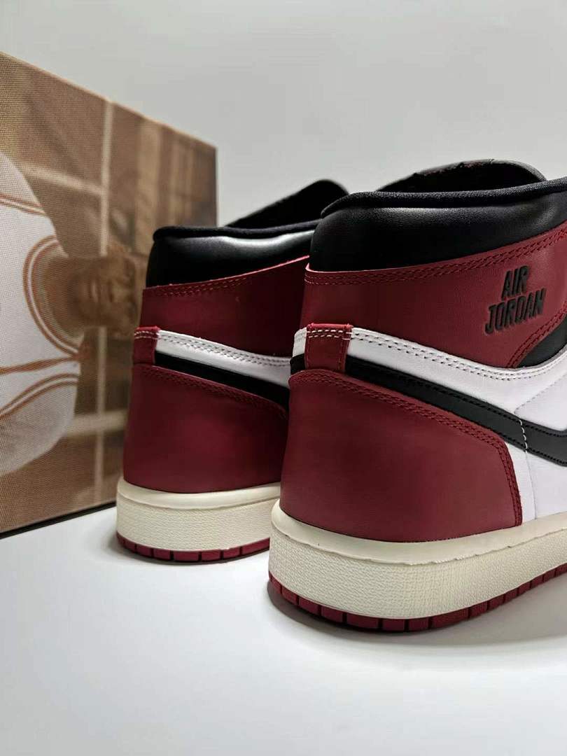 Air Jordan 1 High OG Black Toe Vintage Aged Midsole Retro Sneakers