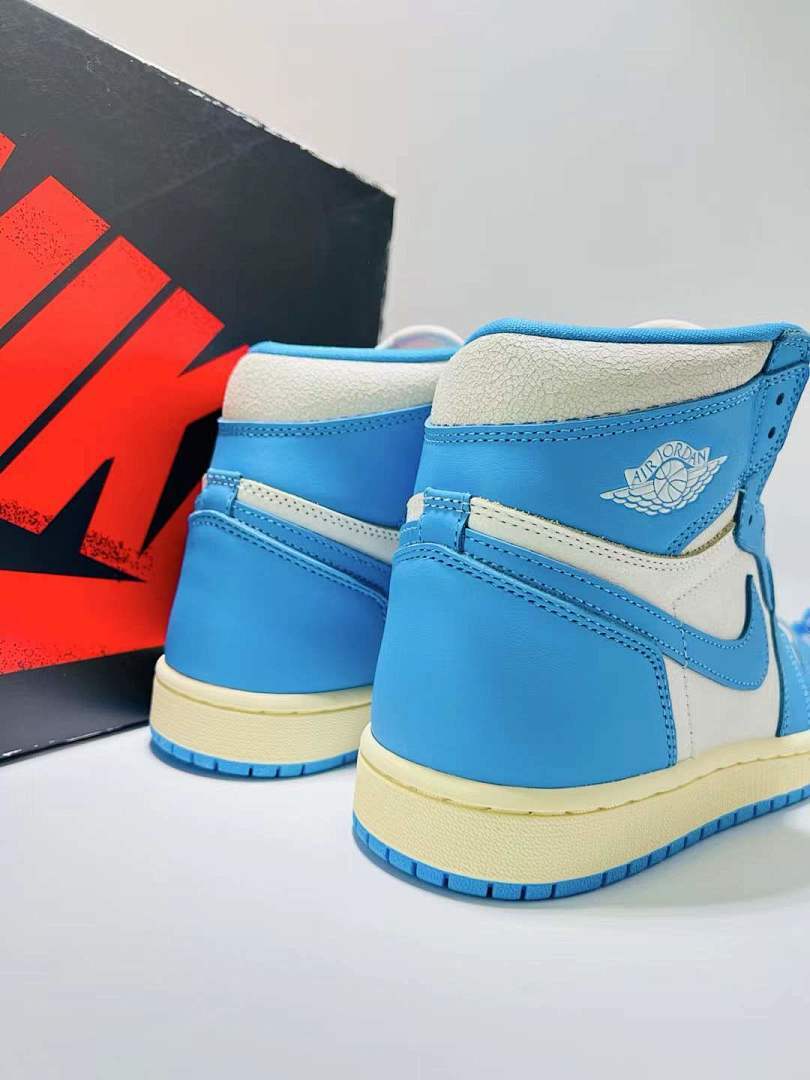 Air Jordan 1 Retro High OG University Blue Sail