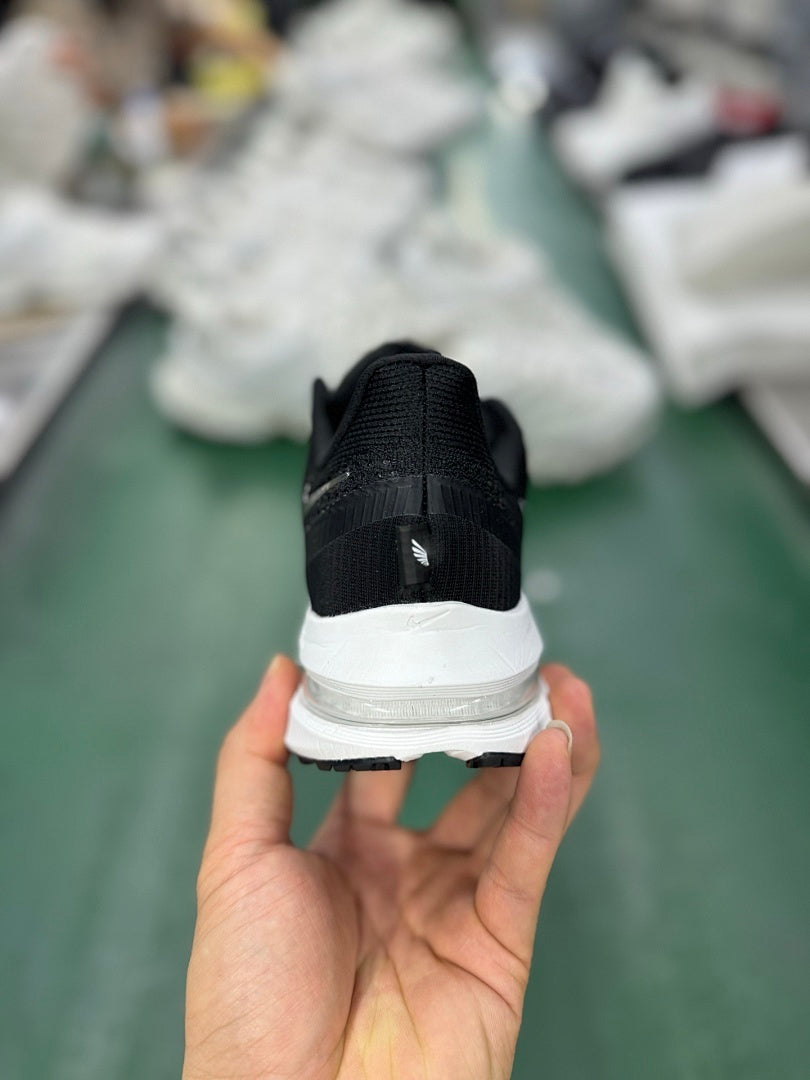 Nike Air ZoomX Invincible Run Flyknit 3 Black/White/Metallic Silver DR2615-001