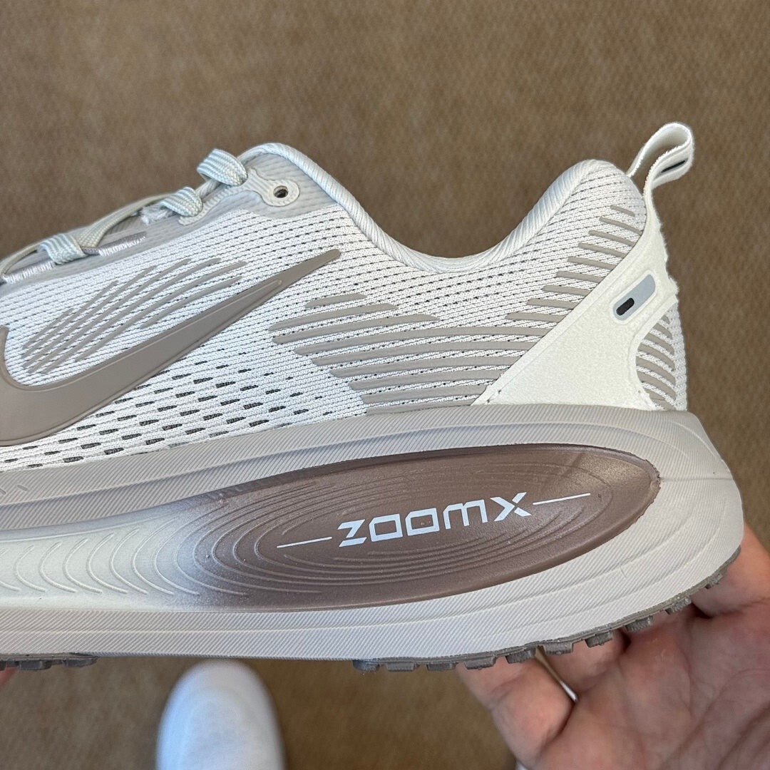 Nike ZoomX Vomero 17 FD6864-100 White Light Orewood Brown