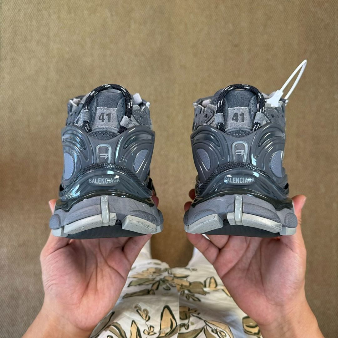 Balenciaga Runner Sneaker Grey 677403W3RFN1290