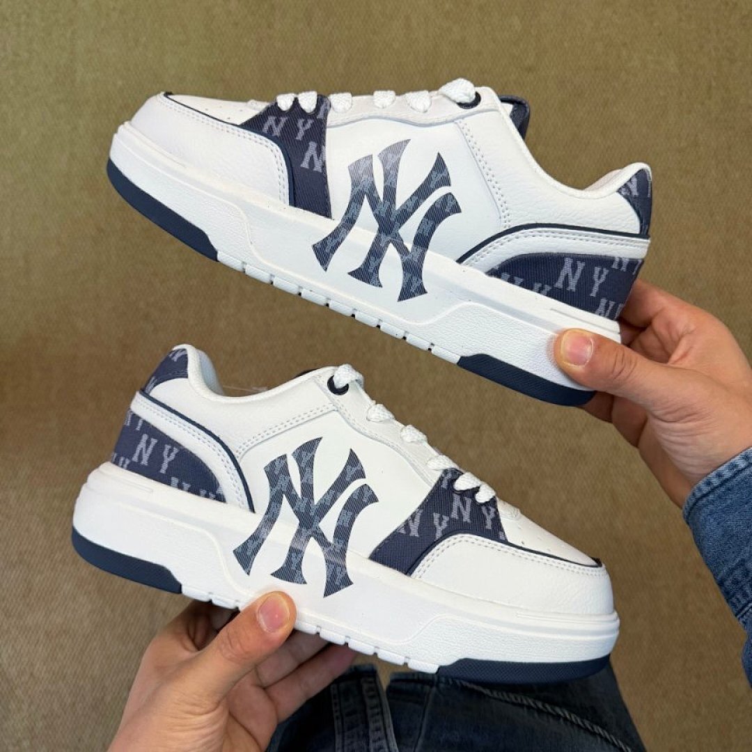 MLB New York Yankees Monogram Low Top Platform Sneakers White Navy