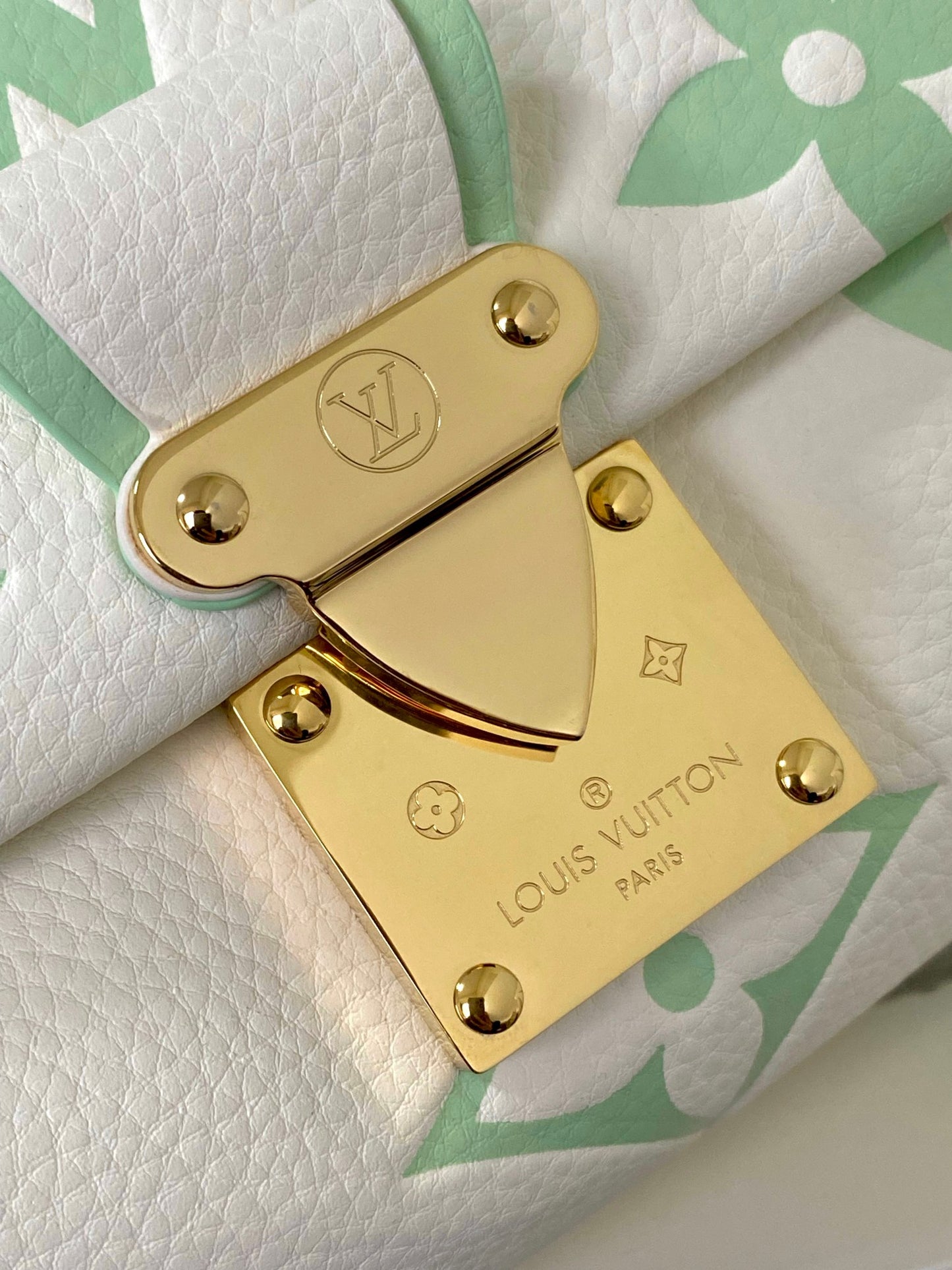 Louis Vuitton White Monogram Pattern Leather Shoulder Bag with Gold Chain Strap