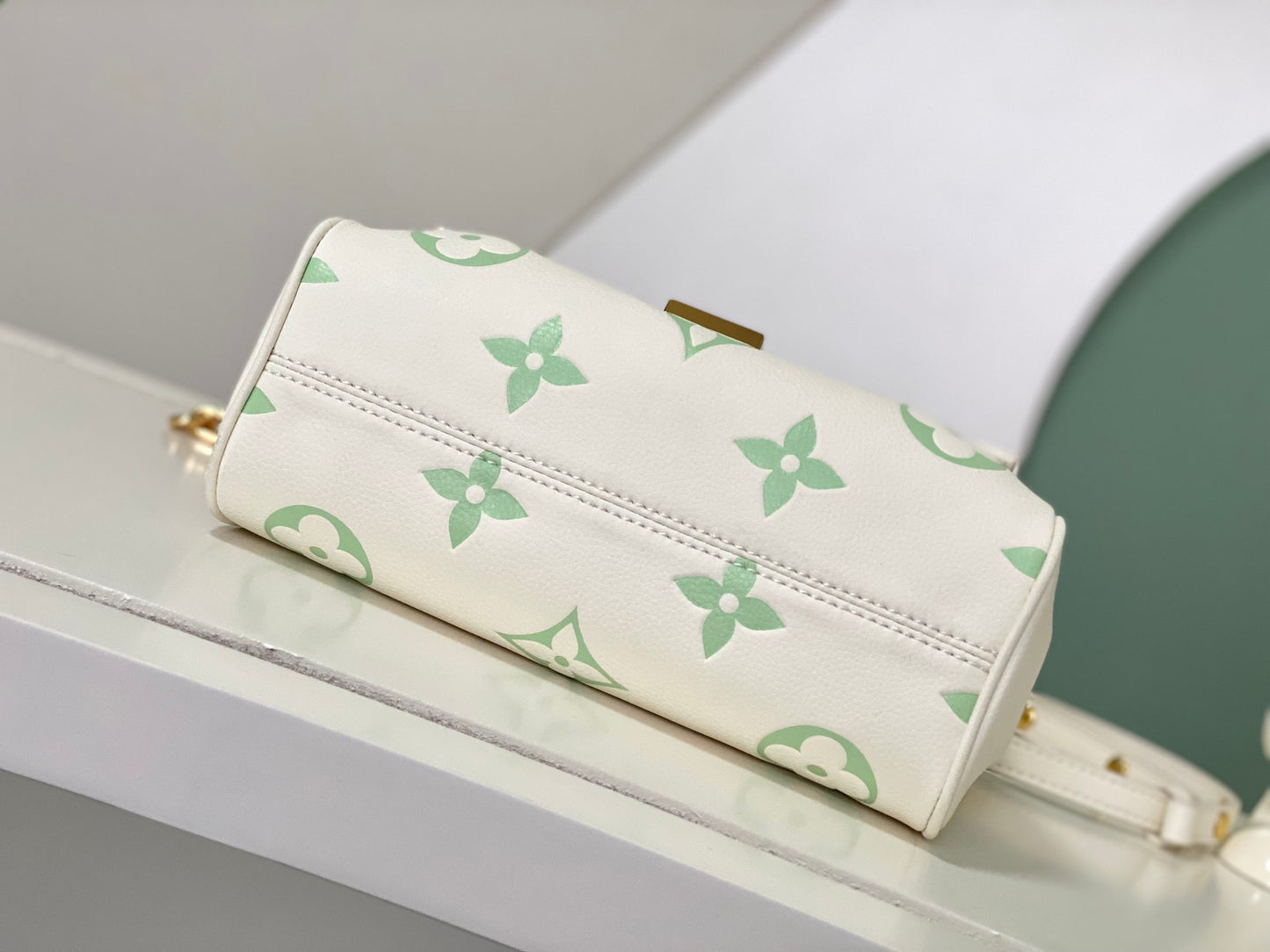 Louis Vuitton White Monogram Pattern Leather Shoulder Bag with Gold Chain Strap