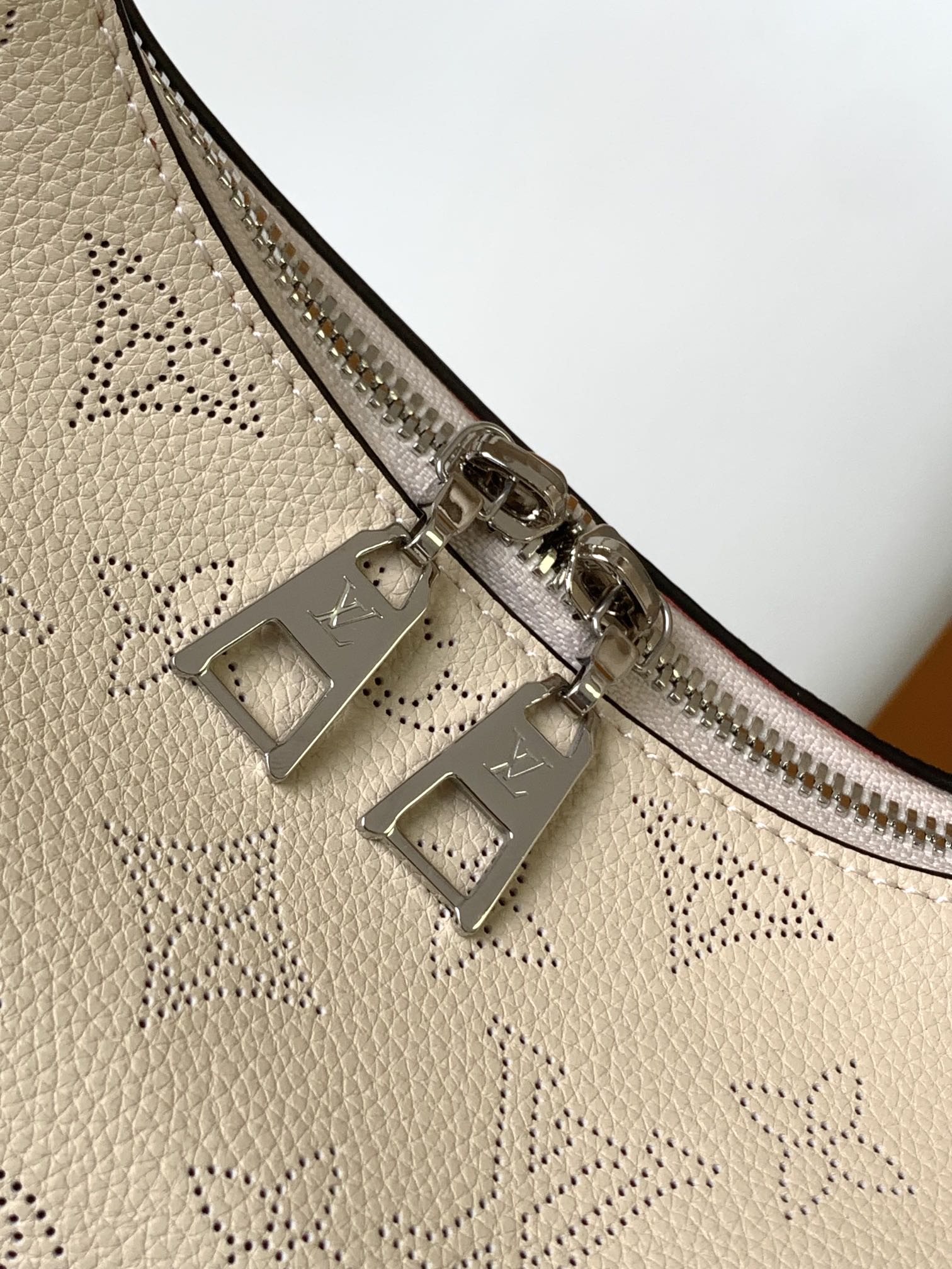 Louis Vuitton Over the Moon Mahina Leather Handbag - Quartz