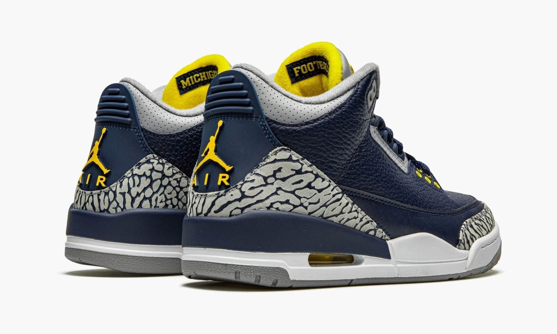Air Jordan 3 Retro PE "Michigan"