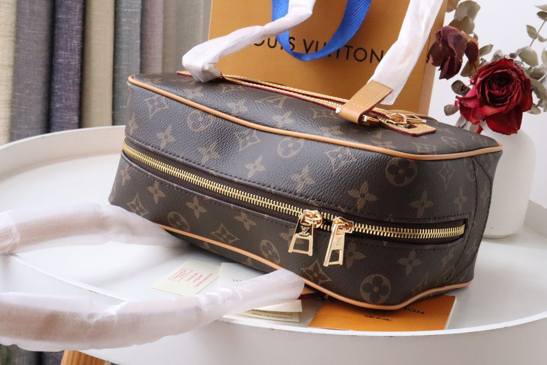Louis Vuitton Monogram Canvas Cite Shoulder Bag