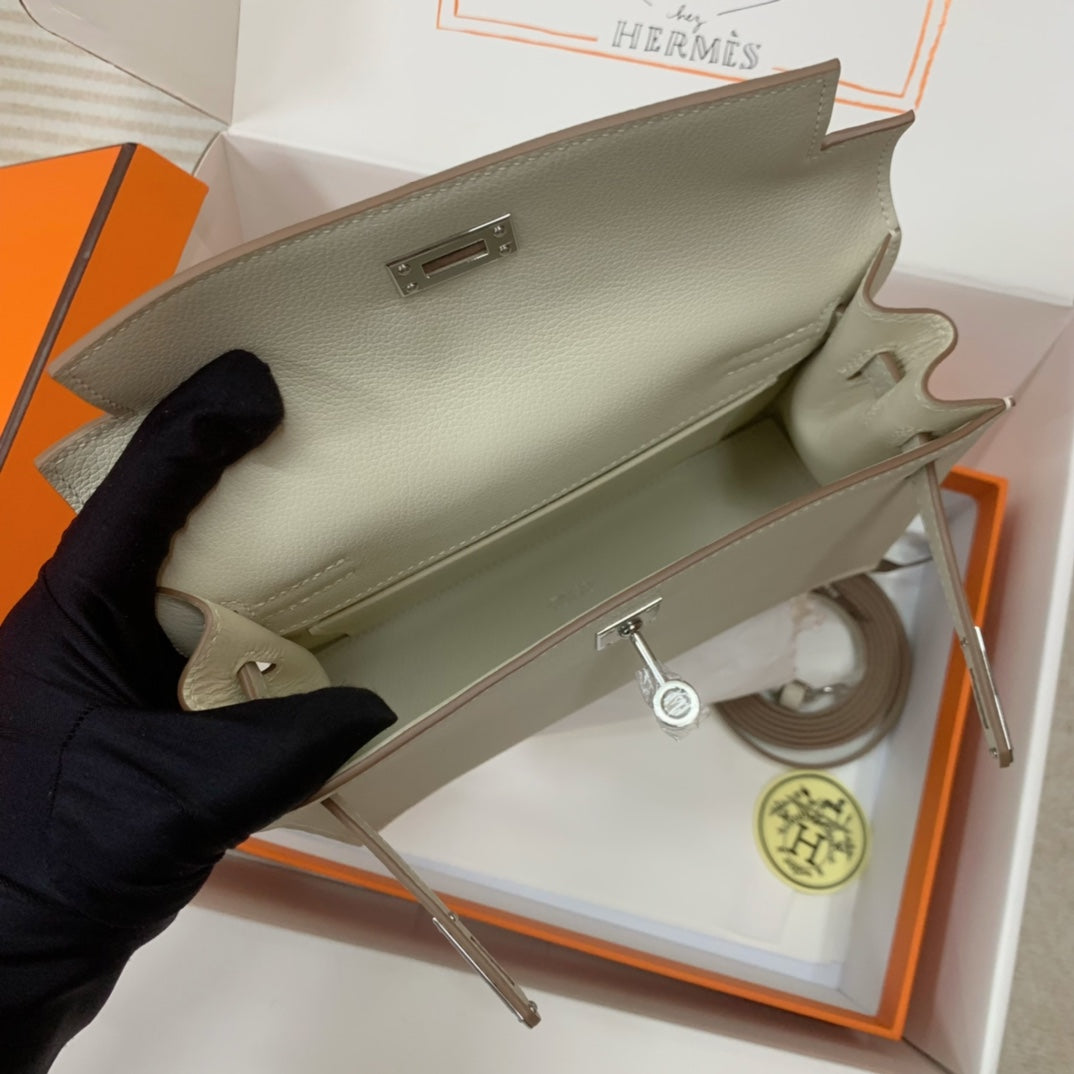 Hermès Kelly To Go Wallet Epsom Leather Cream with Palladium Hardware