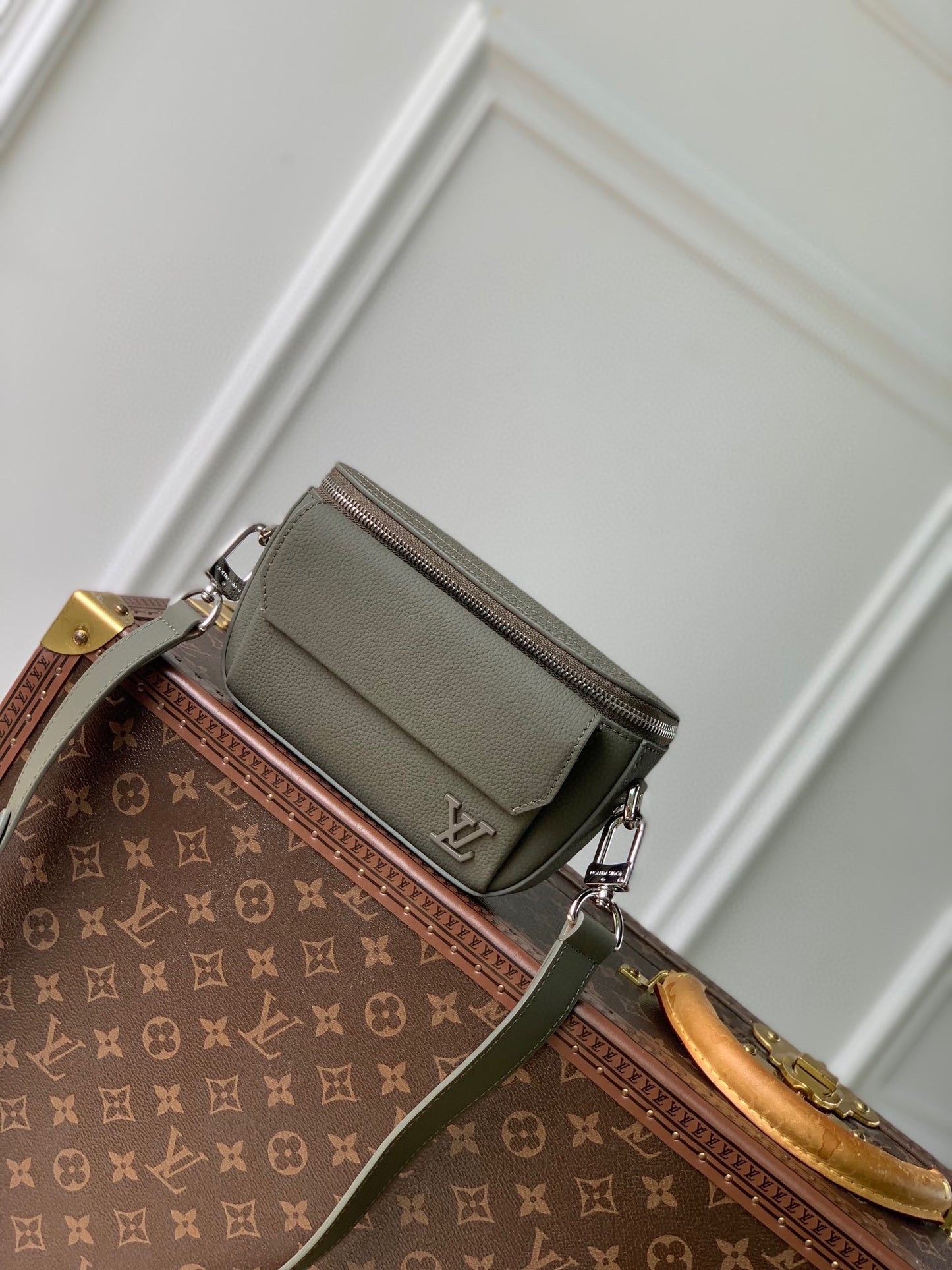 Louis Vuitton Fastline Messenger Bag - Khaki Aerogram Leather