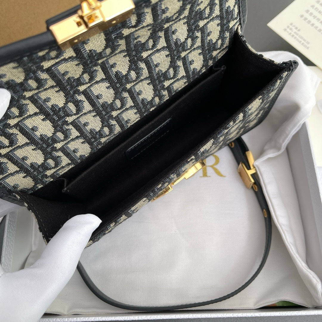 Dior 30 Montaigne East-West Bag with Chain Blue Dior Oblique Jacquard