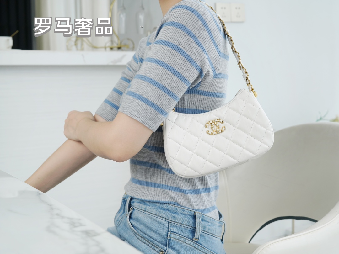 Luxury White Quilted Leather Hobo Handbag with Gold-Tone Chain Strap